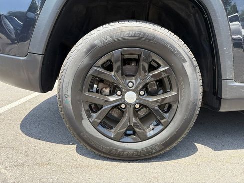 Used 2023 Jeep Grand Cherokee Limited AWD/4WD image 31