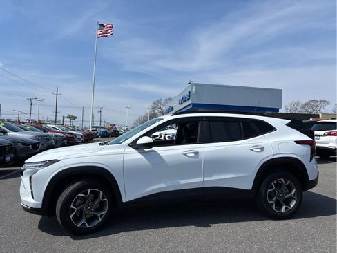 Certified 2024 Chevrolet Trax LT w/ Driver Confidence Package image 6