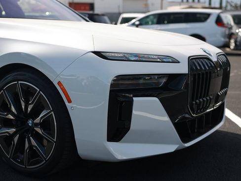 Used 2025 BMW i7 M70 w/ Executive Package AWD/4WD image 7