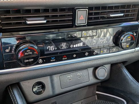 Used 2024 Nissan Rogue Platinum w/ Platinum Premium Package image 19