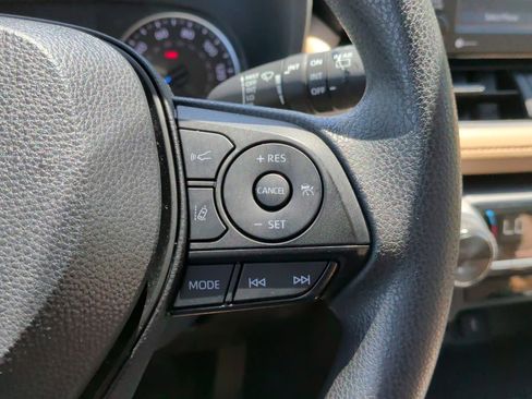 Used 2022 Toyota RAV4 XLE AWD/4WD image 15