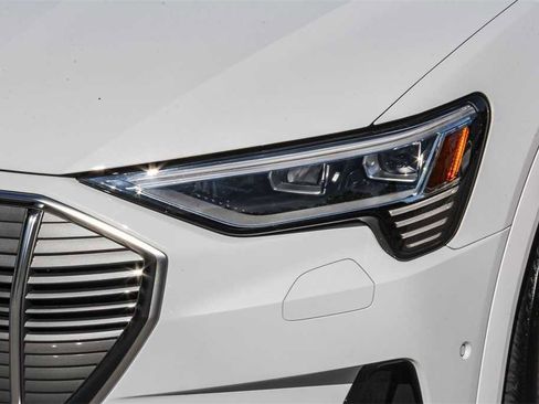 Used 2023 Audi e-tron Premium Plus w/ Premium Plus Package image 7