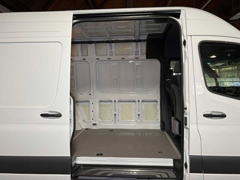 Used 2025 Mercedes-Benz Sprinter 2500 image 13