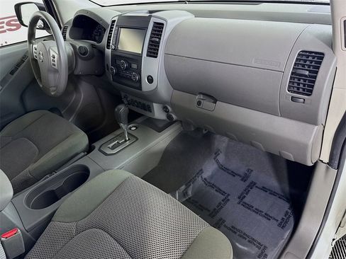 Used 2020 Nissan Frontier SV image 31