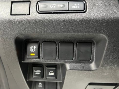 Used 2024 Nissan Frontier SV w/ Technology Package image 32