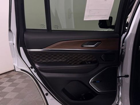 Used 2022 Jeep Grand Cherokee Summit AWD/4WD image 26