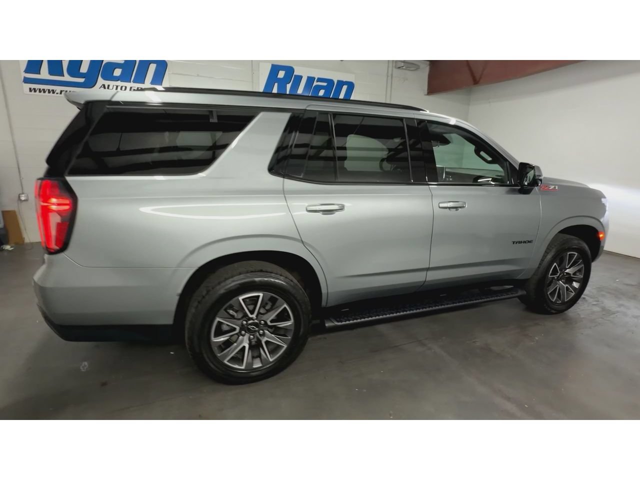 Used 2024 Chevrolet Tahoe Z71 w/ Luxury Package AWD/4WD image 9