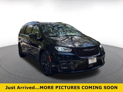 Used 2025 Chrysler Pacifica Limited
