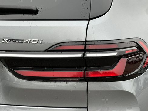 Used 2025 BMW X7 xDrive40i w/ Premium Package image 28