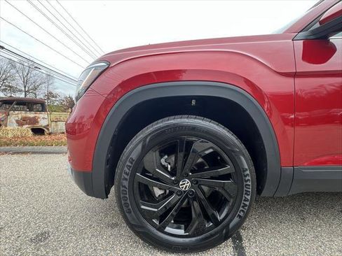 Certified 2022 Volkswagen Atlas SE w/ Black Wheel Package AWD/4WD image 10
