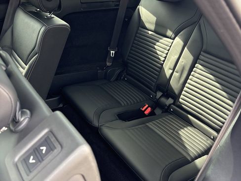 Used 2023 Land Rover Discovery S image 39