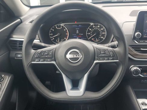 Used 2025 Nissan Altima 2.5 SV FWD image 13