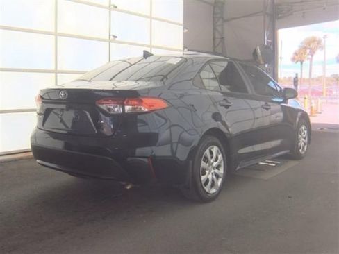 Used 2021 Toyota Corolla LE FWD image 2