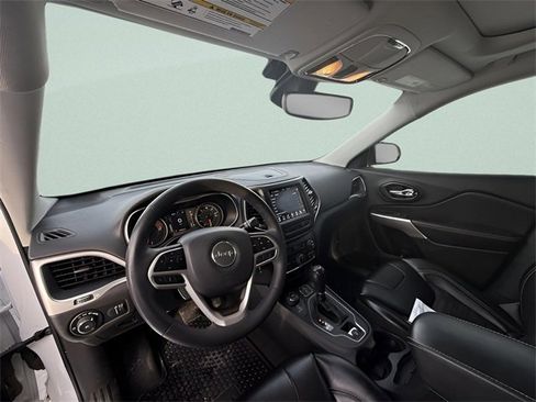 Used 2022 Jeep Cherokee Latitude w/ Sun & Sound Group image 16