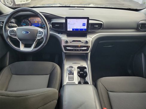 Used 2022 Ford Explorer XLT image 8