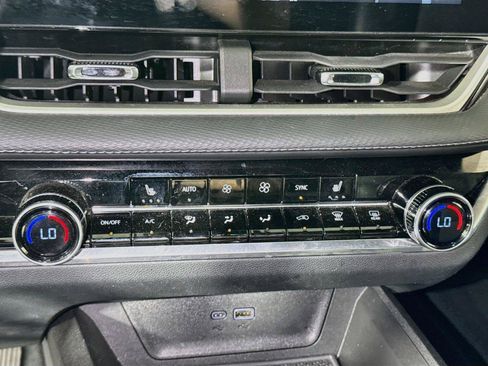 Certified 2025 Chevrolet Equinox LT w/ Convenience Package II FWD image 14