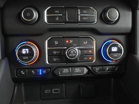 Used 2023 Chevrolet Suburban Premier w/ Texas Edition RWD image 31