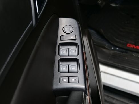 Used 2018 GMC Yukon SLE w/ SLE Value Package image 10