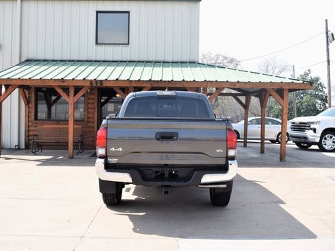 Used 2018 Toyota Tacoma SR5 image 6