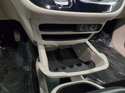 Certified 2023 Chrysler Pacifica Touring-L FWD image 23