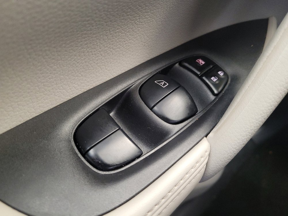 Used 2019 Nissan Rogue Sport SV FWD image 27