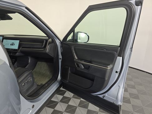 Used 2023 Rivian R1T Adventure image 18