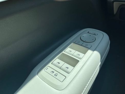 Used 2025 Hyundai Santa Fe SEL FWD image 26