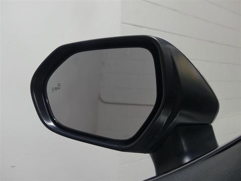 Used 2018 Toyota Camry XLE FWD image 15