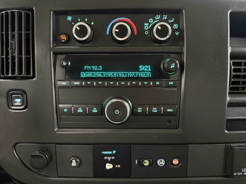 Used 2018 Chevrolet Express 2500 LS w/ Driver Convenience Package RWD image 22