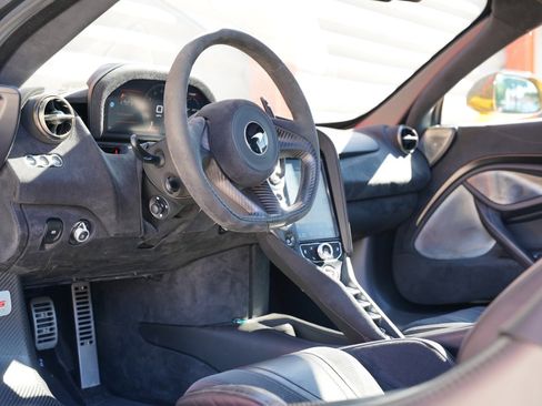 Used 2019 McLaren 720S Performance image 3