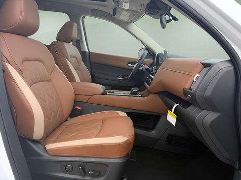 New 2026 Nissan Pathfinder SL image 19