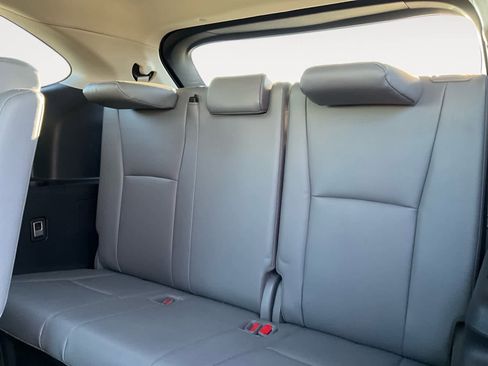 Used 2021 Toyota Highlander XLE image 25