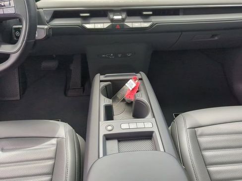 Used 2024 Kia EV9 Land image 21