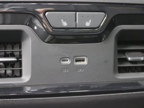 Used 2024 GMC Sierra 1500 AT4 image 11