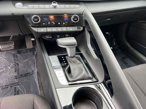 Used 2023 Hyundai Elantra SEL w/ Convenience Package image 32