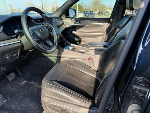 Used 2025 Jeep Grand Cherokee L Limited AWD/4WD image 5