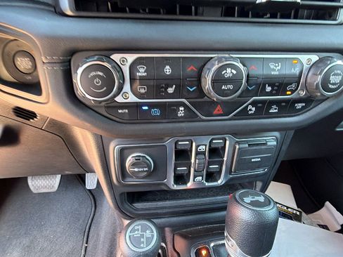 Used 2025 Jeep Wrangler Sahara w/ Safety Group AWD/4WD image 32