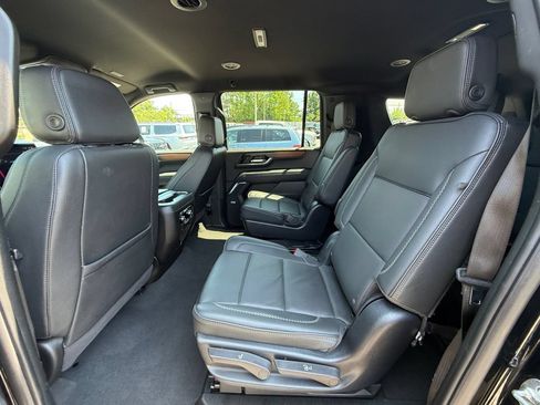 Used 2025 GMC Yukon XL Denali AWD/4WD image 23