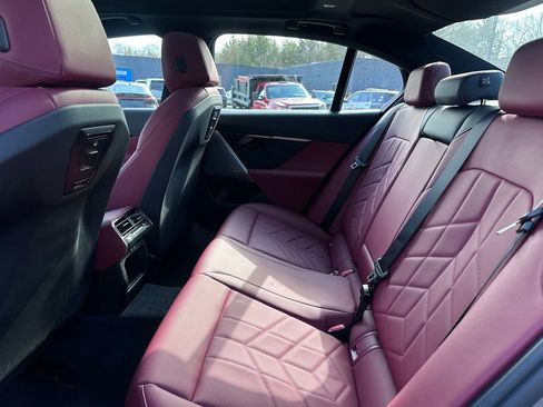 Certified 2024 BMW 530i xDrive 530i xDrive w/ Premium Package image 19