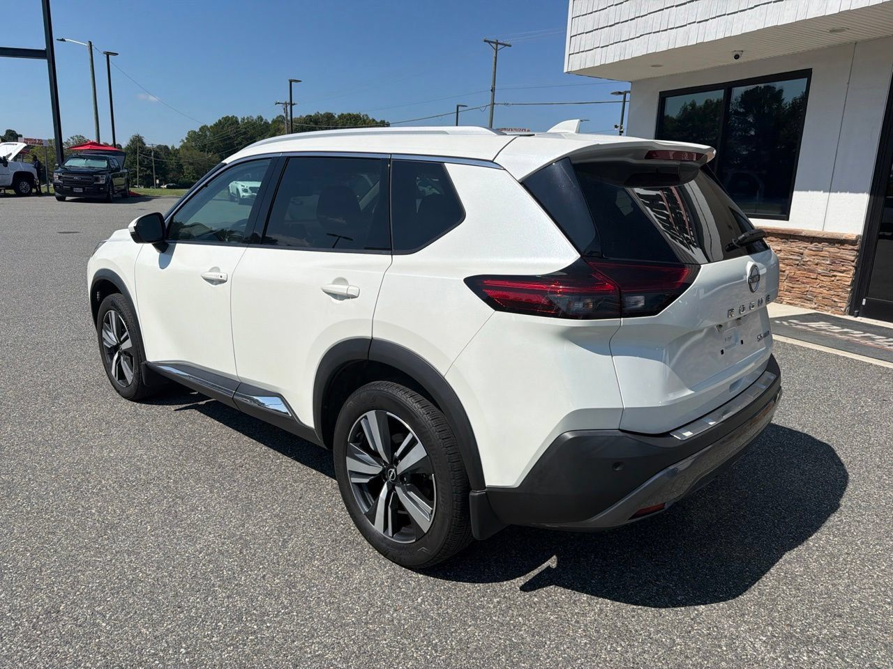 Used 2023 Nissan Rogue SL AWD/4WD image 7