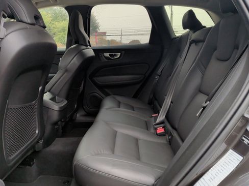 Used 2025 Volvo XC60 B5 Plus image 18