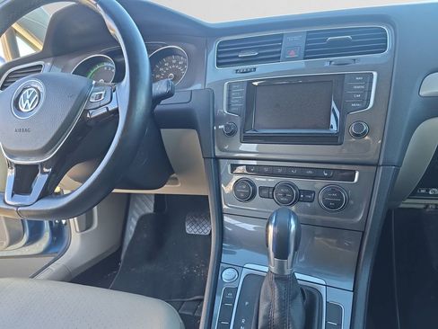 Used 2015 Volkswagen e-Golf SEL Premium image 12