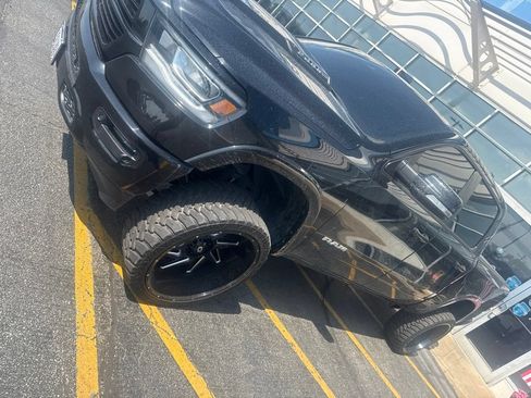 Used 2020 RAM 1500 Laramie AWD/4WD image 1