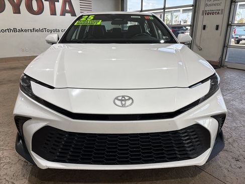 Used 2025 Toyota Camry SE FWD image 5