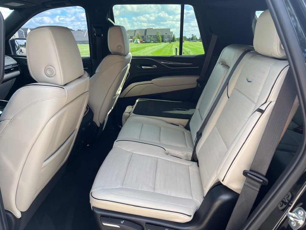Used 2023 Cadillac Escalade Sport w/ LPO, ONYX Package AWD/4WD image 16