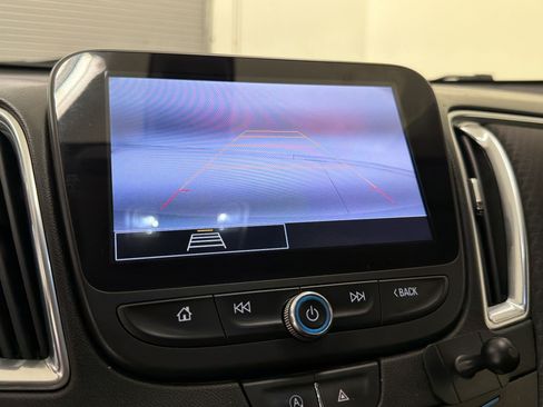 Used 2021 Chevrolet Malibu LT FWD image 19