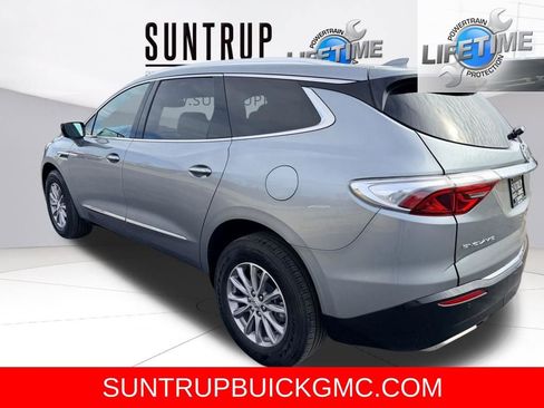 Used 2024 Buick Enclave Essence image 4