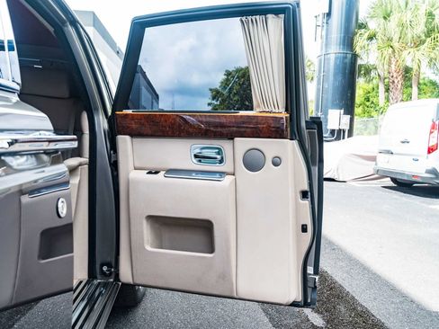Used 2004 Rolls-Royce Phantom Sedan RWD image 30