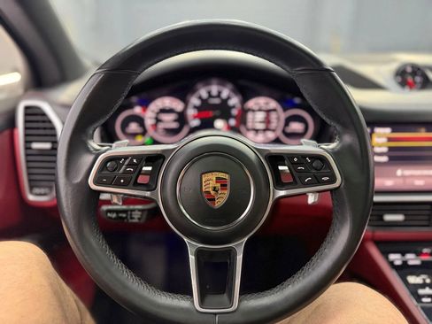 Used 2022 Porsche Cayenne Platinum Edition w/ Premium Package Plus image 7