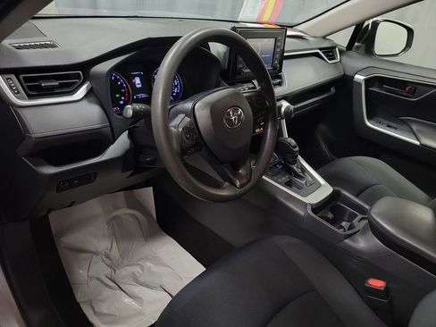 Used 2019 Toyota RAV4 LE w/ Carpet Mat Package AWD/4WD image 13